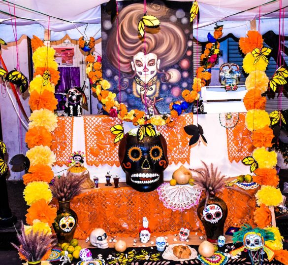 Image of Dia de los Muertos altar in Tlaquepaque, México. Photo by Bala Manivasagam.